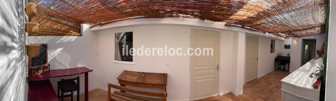 Photo 10: An accomodation located in La Couarde-sur-mer on ile de R&eacute;.