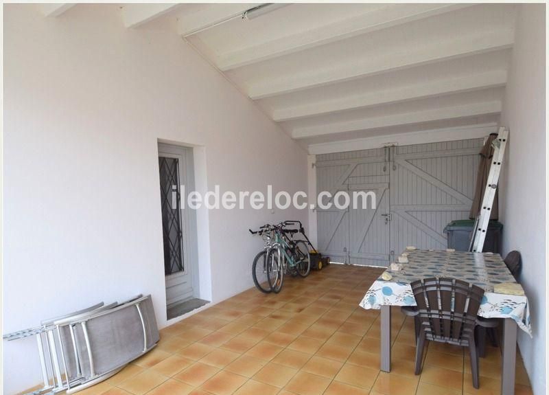 Photo 8: An accomodation located in Saint-Martin-de-R&eacute; on ile de R&eacute;.