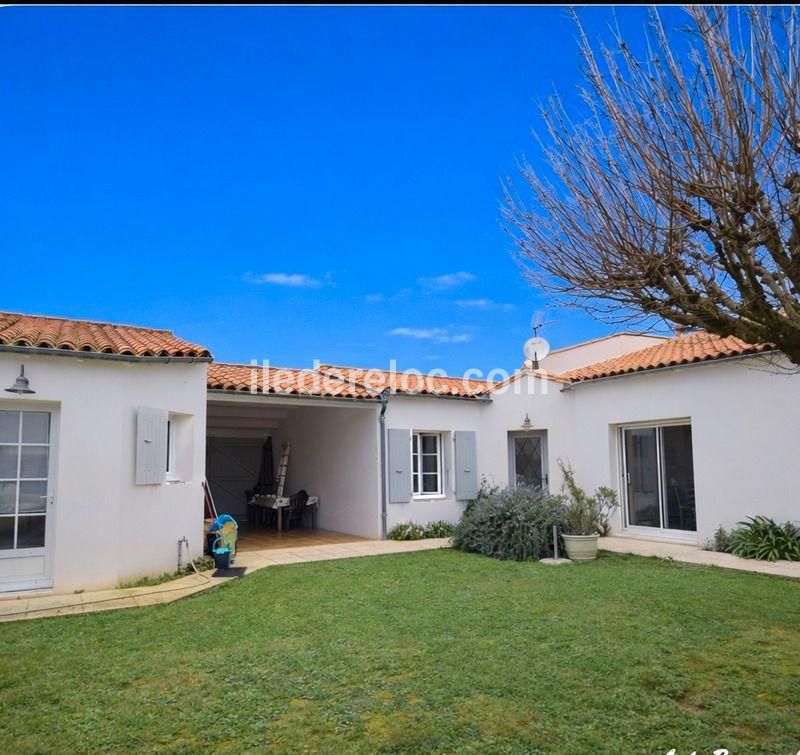 Photo 9: An accomodation located in Saint-Martin-de-R&eacute; on ile de R&eacute;.