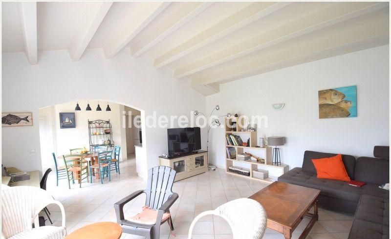 Photo 10: An accomodation located in Saint-Martin-de-R&eacute; on ile de R&eacute;.