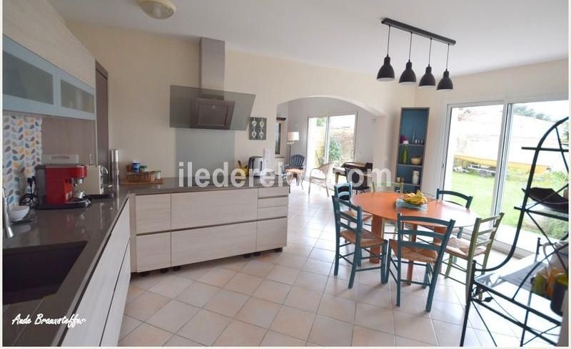 Photo 6: An accomodation located in Saint-Martin-de-R&eacute; on ile de R&eacute;.