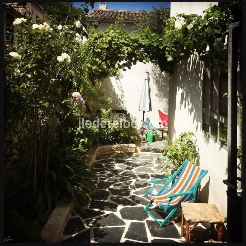 Photo 16: An accomodation located in La Couarde-sur-mer on ile de R&eacute;.
