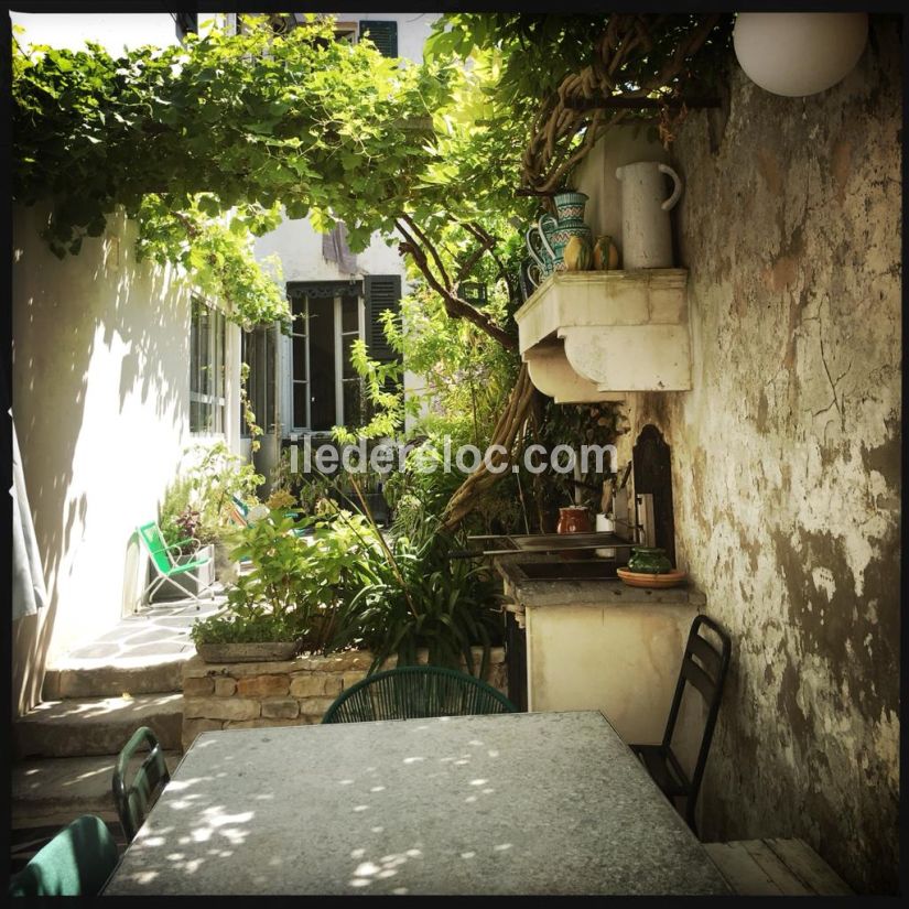 Photo 15: An accomodation located in La Couarde-sur-mer on ile de R&eacute;.