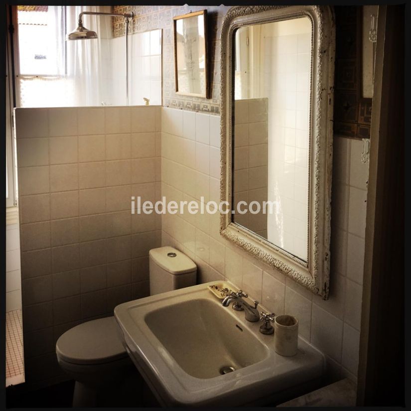 Photo 13: An accomodation located in La Couarde-sur-mer on ile de R&eacute;.