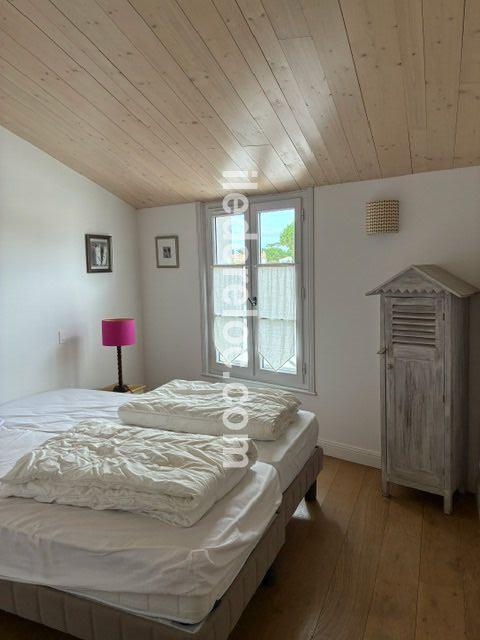 Photo 5: An accomodation located in La Couarde-sur-mer on ile de R&eacute;.