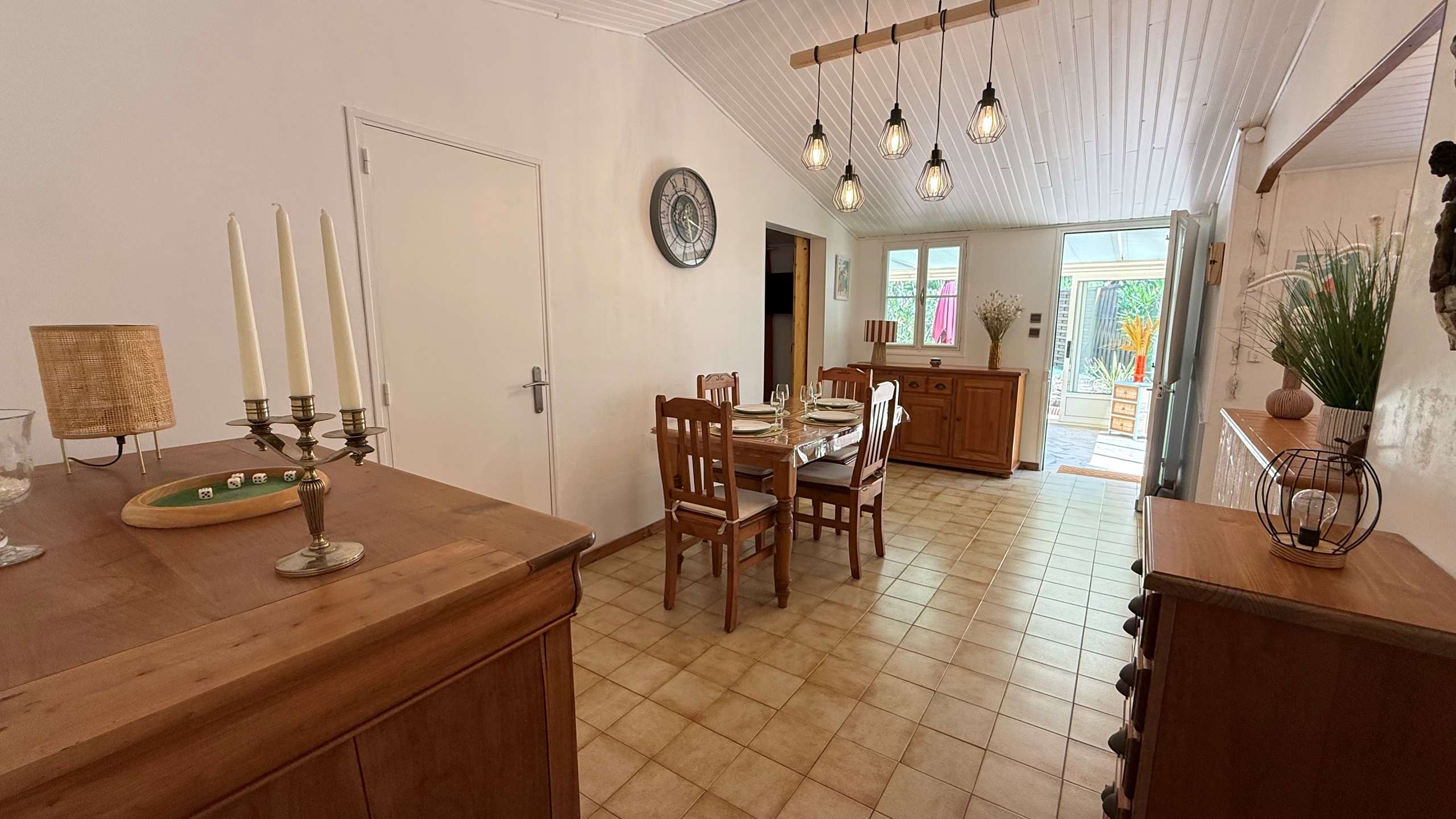Photo 7: An accomodation located in La Couarde-sur-mer on ile de R&eacute;.