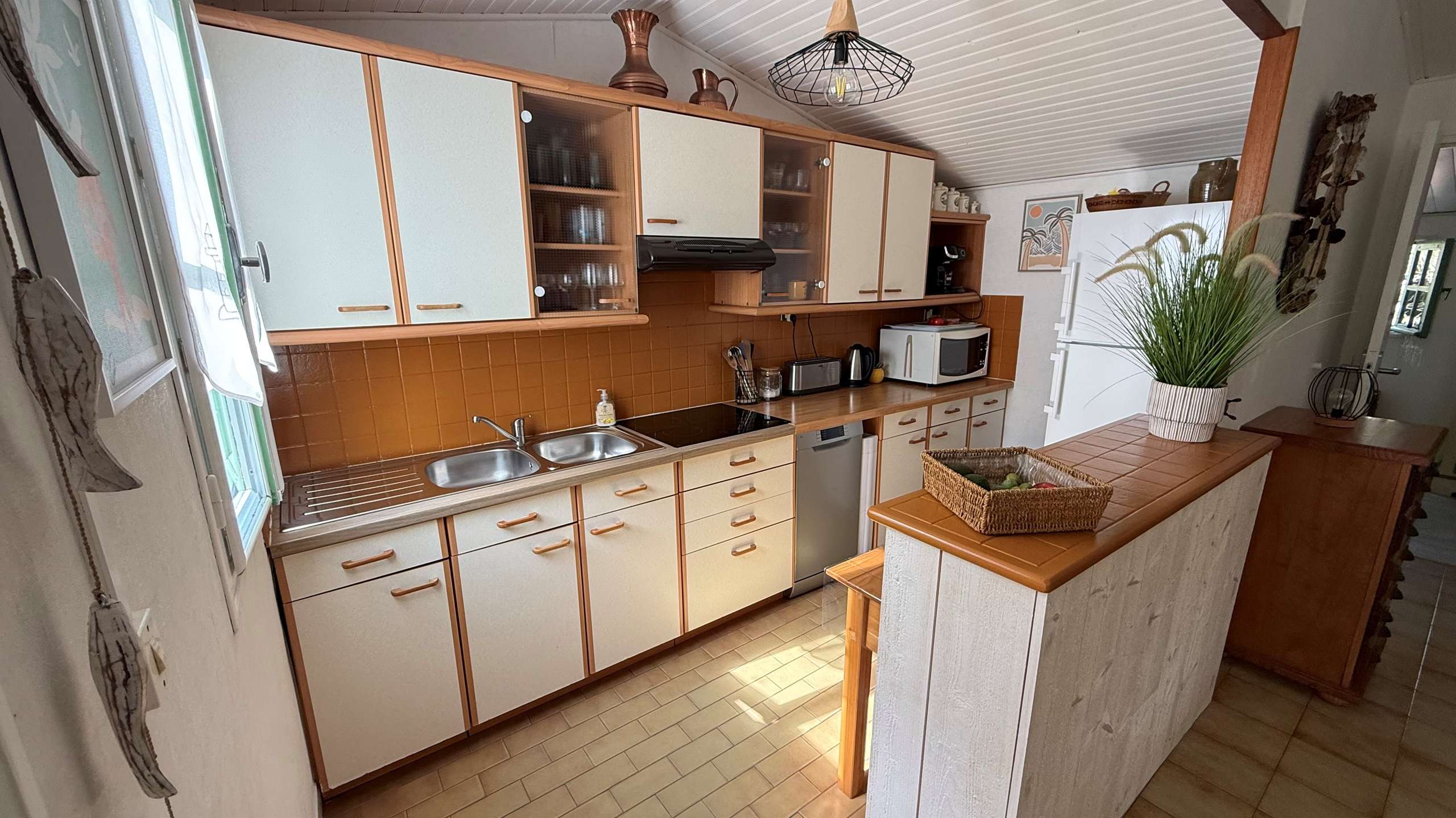 Photo 8: An accomodation located in La Couarde-sur-mer on ile de R&eacute;.