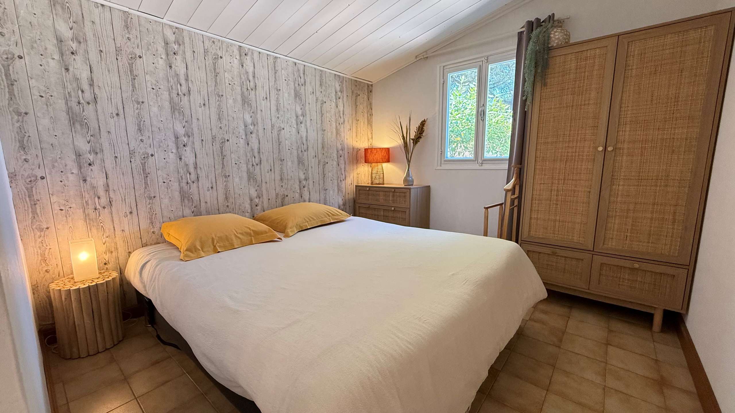 Photo 10: An accomodation located in La Couarde-sur-mer on ile de R&eacute;.