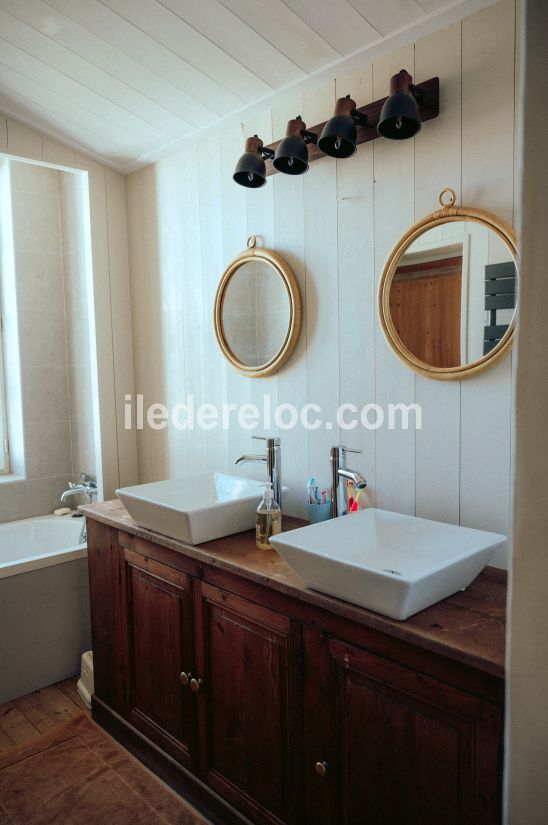 Photo 5: An accomodation located in Loix on ile de R&eacute;.