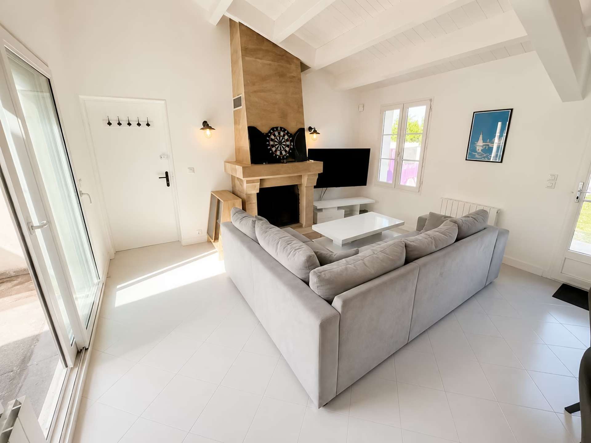 Photo 5: An accomodation located in La Couarde-sur-mer on ile de R&eacute;.