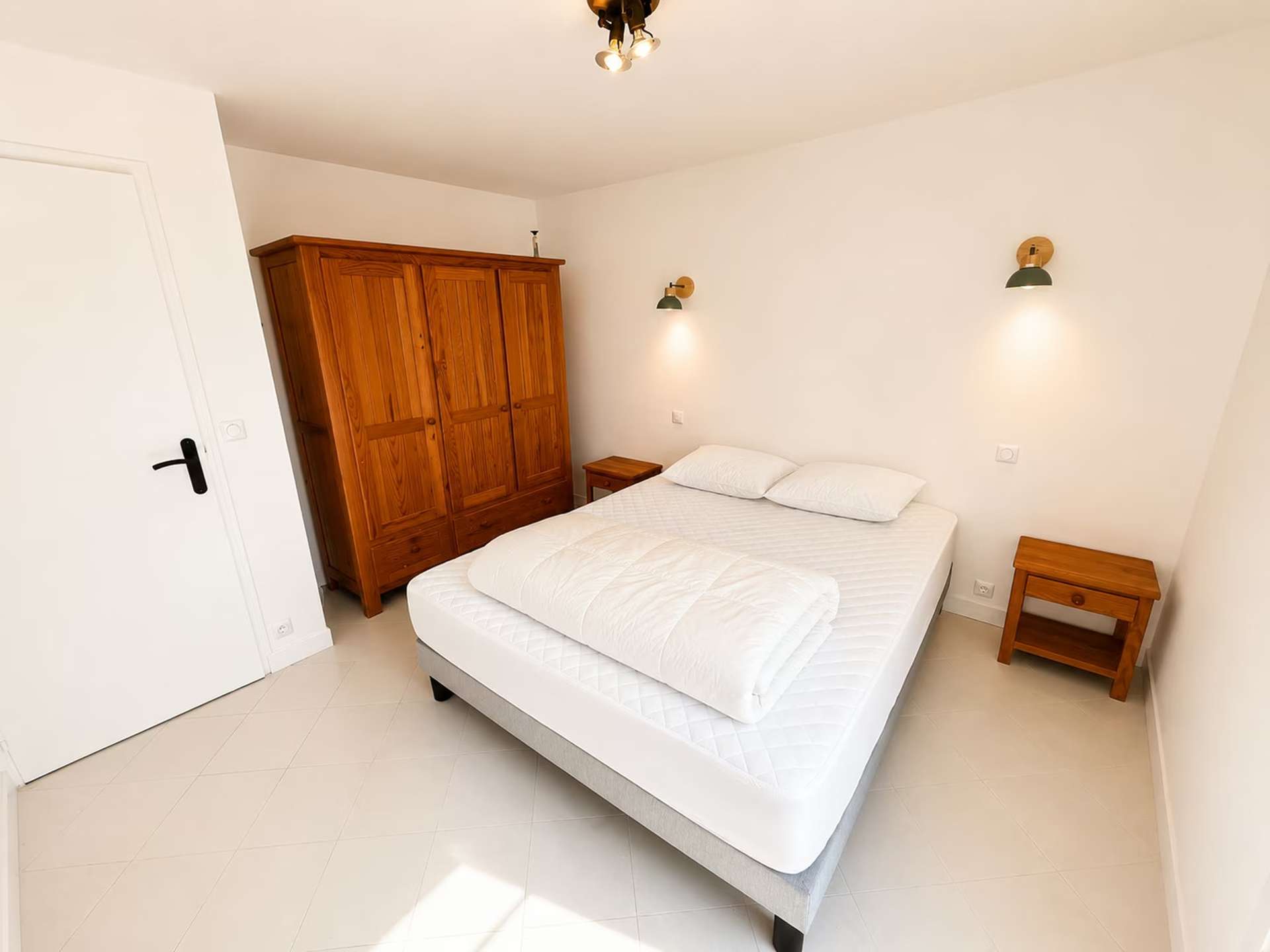 Photo 6: An accomodation located in La Couarde-sur-mer on ile de R&eacute;.
