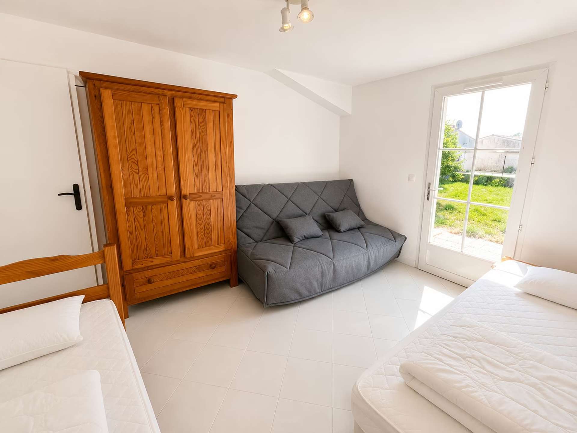 Photo 9: An accomodation located in La Couarde-sur-mer on ile de R&eacute;.
