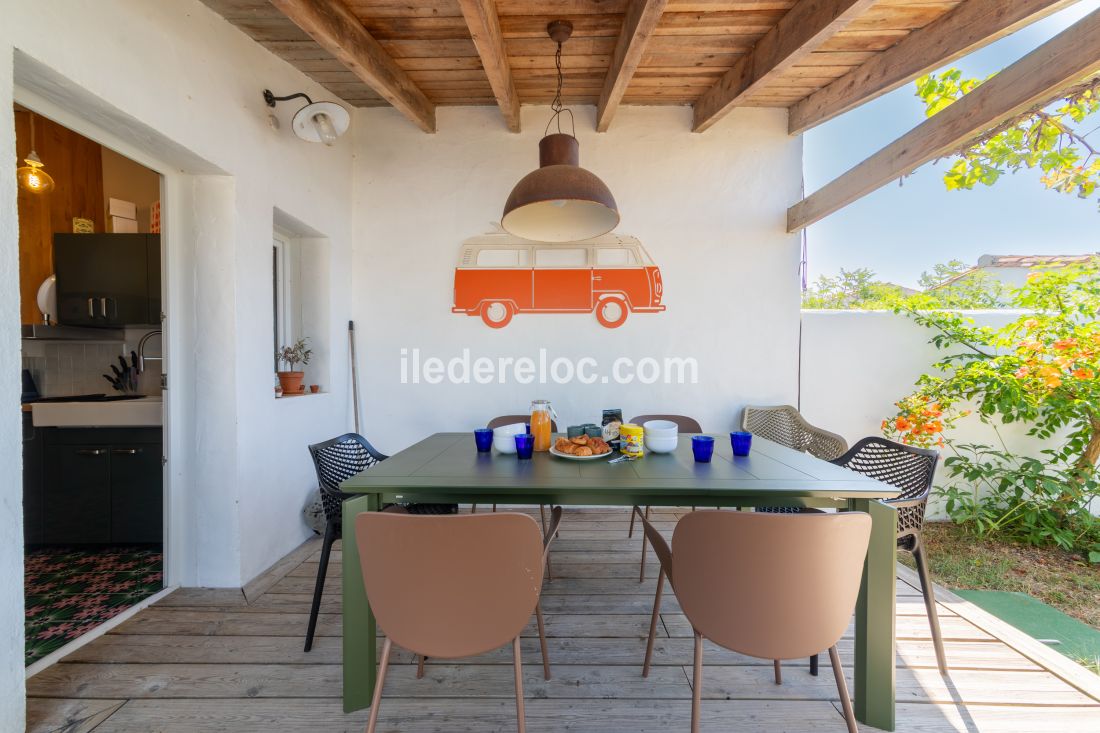 Photo 4: An accomodation located in Les Portes-en-R&eacute; on ile de R&eacute;.
