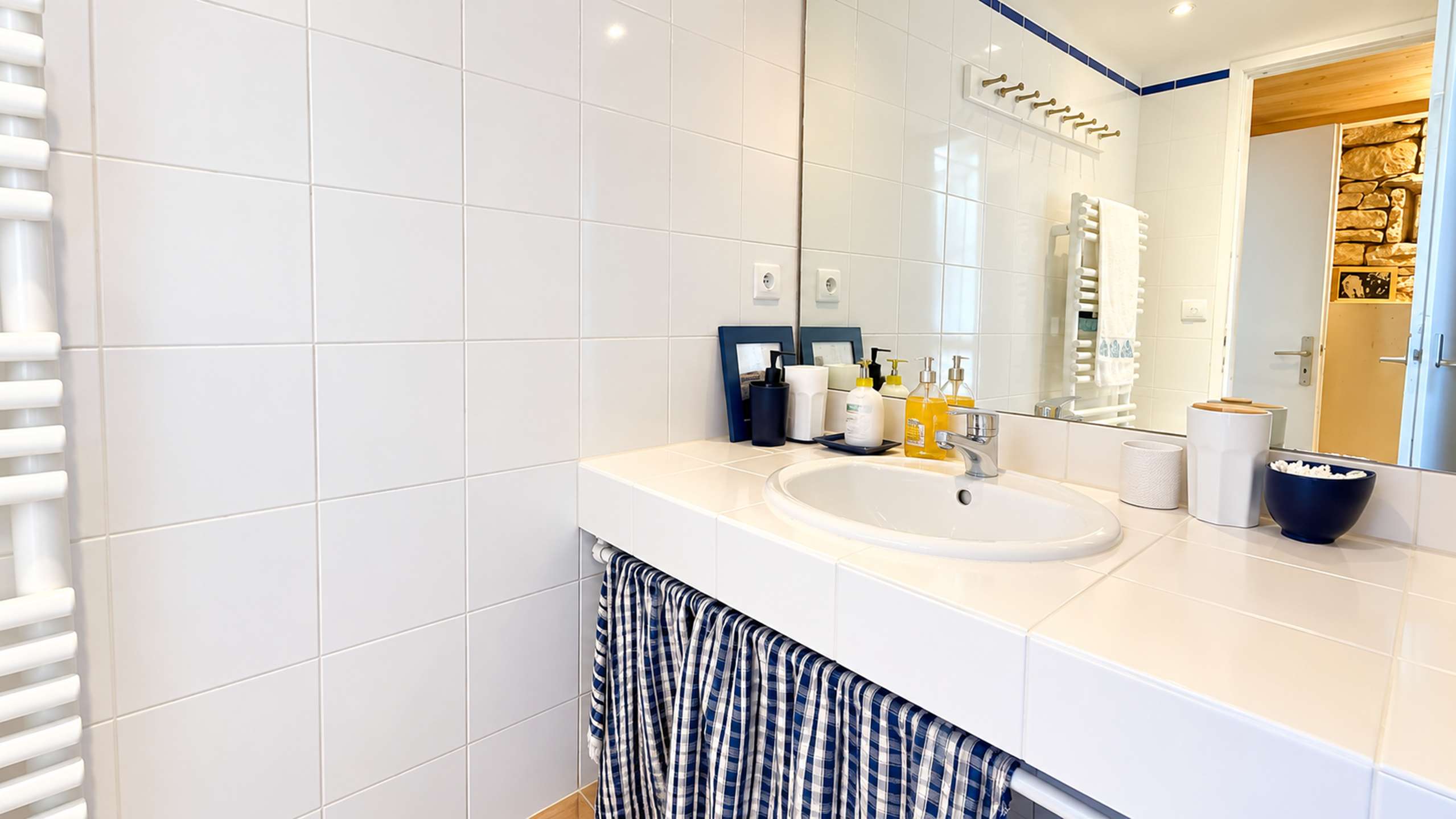 Photo 10: An accomodation located in Ars en R&eacute; on ile de R&eacute;.