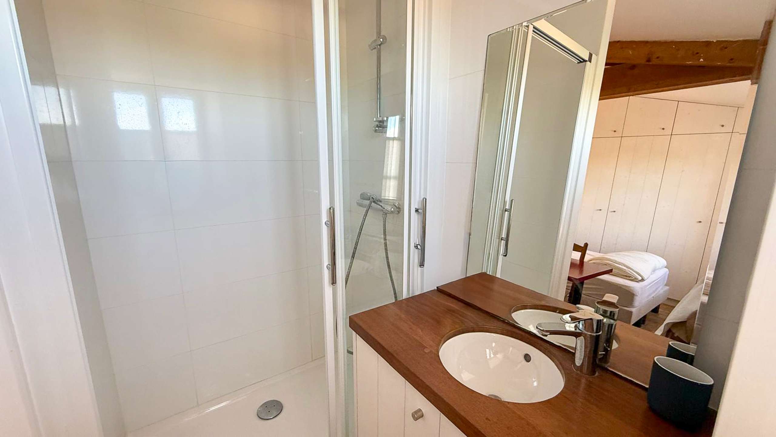 Photo 13: An accomodation located in Ars en R&eacute; on ile de R&eacute;.