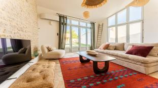 Ile de R&eacute;:Charming villa with swimming pool for 6 people, in the heart of a village