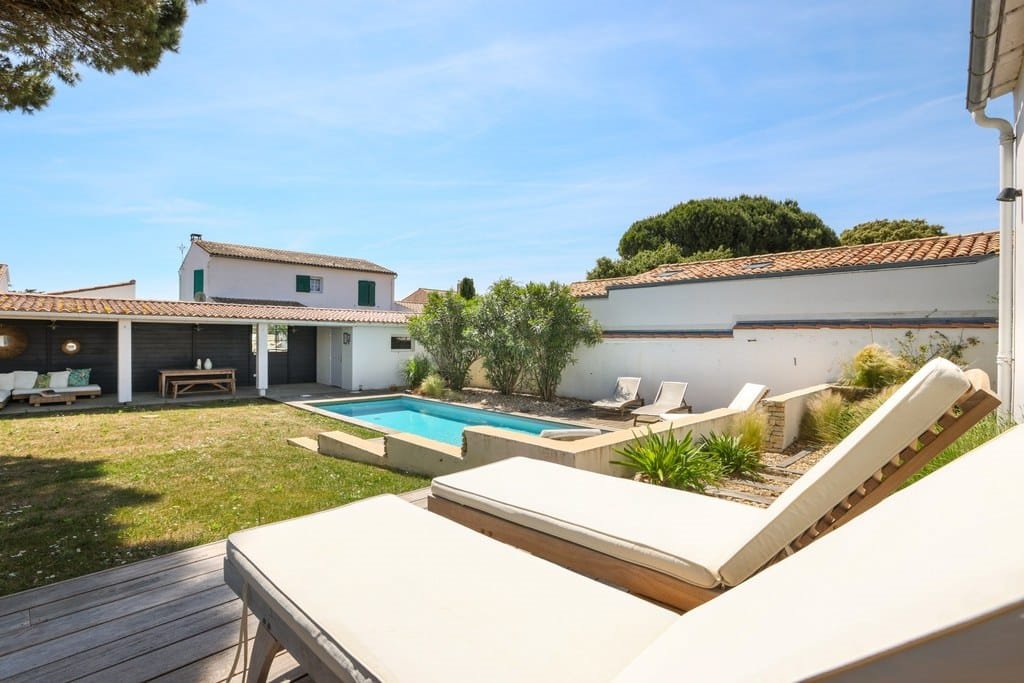 Photo 4: An accomodation located in La Couarde-sur-mer on ile de R&eacute;.