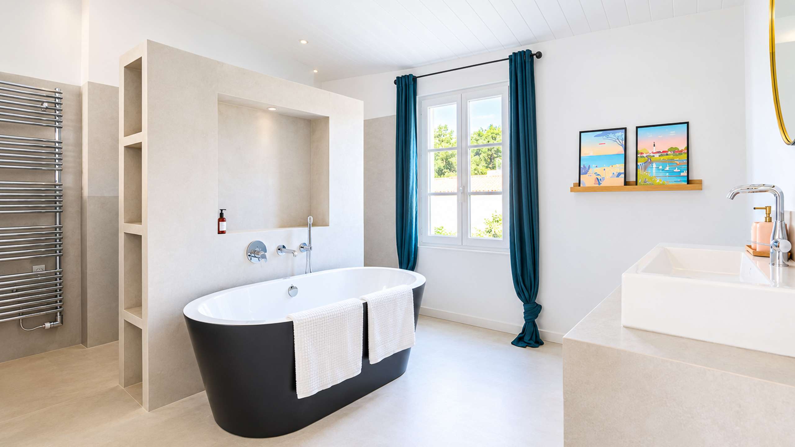Photo 13: An accomodation located in La Couarde-sur-mer on ile de R&eacute;.