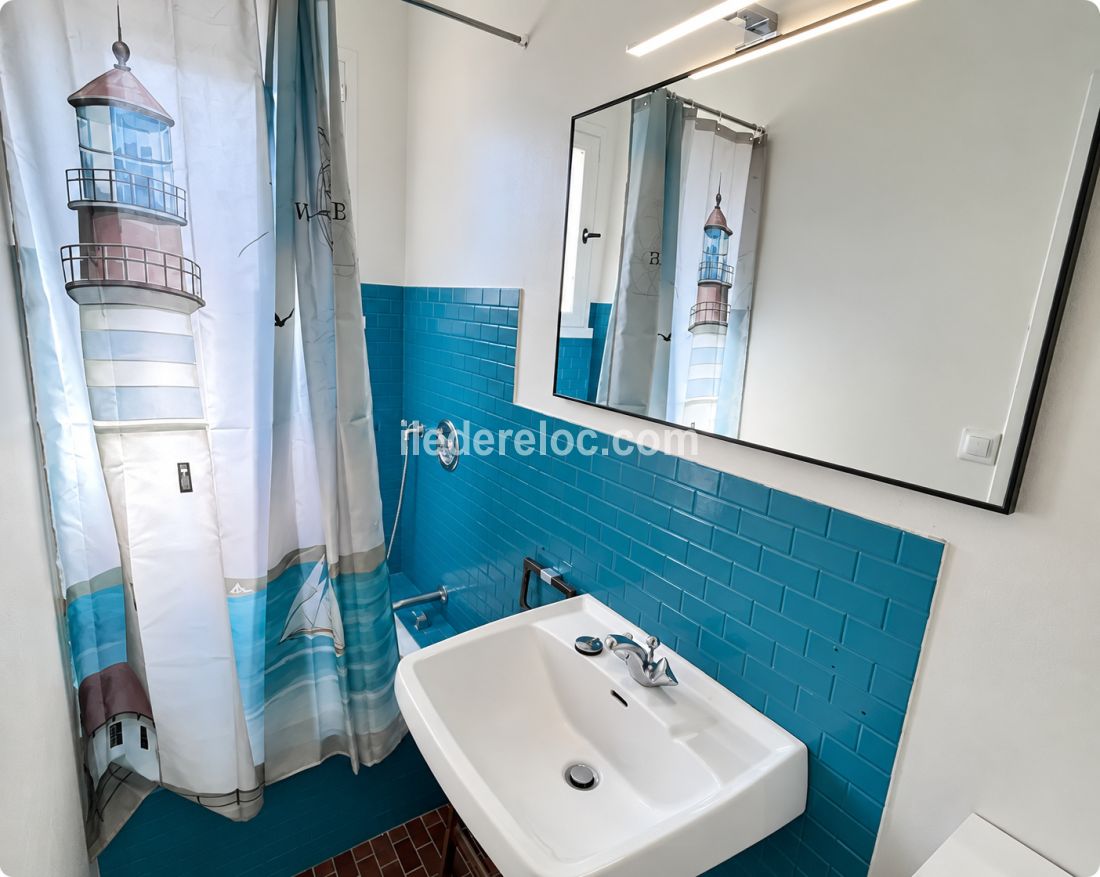 Photo 8: An accomodation located in La Couarde-sur-mer on ile de R&eacute;.