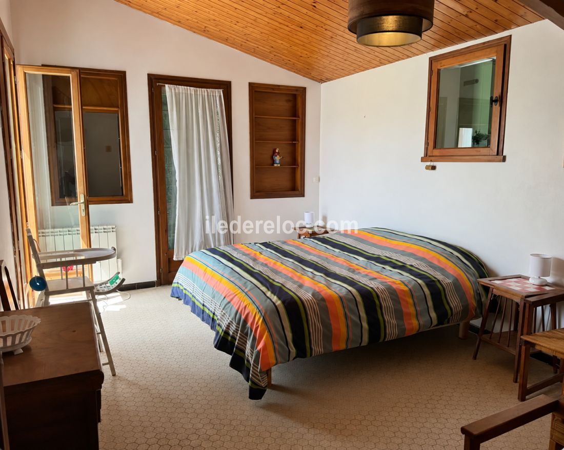Photo 6: An accomodation located in La Couarde-sur-mer on ile de R&eacute;.