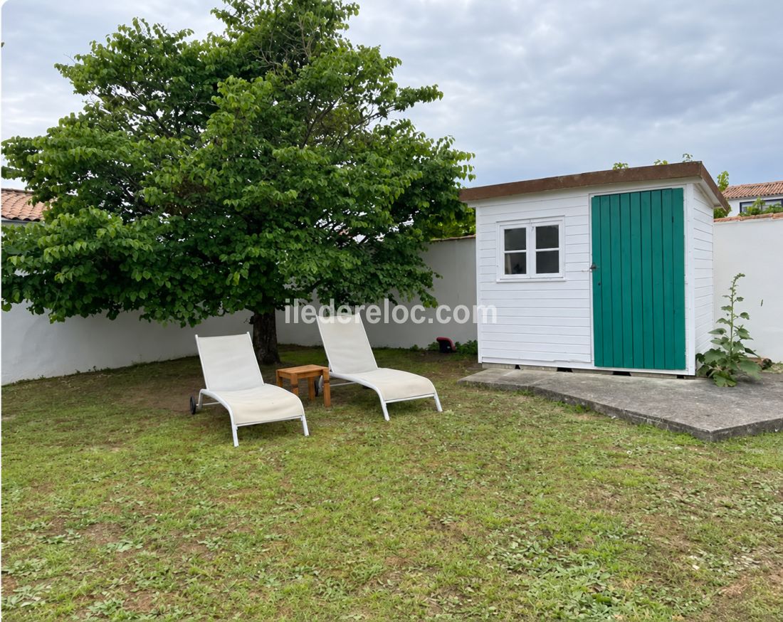 Photo 13: An accomodation located in La Couarde-sur-mer on ile de R&eacute;.