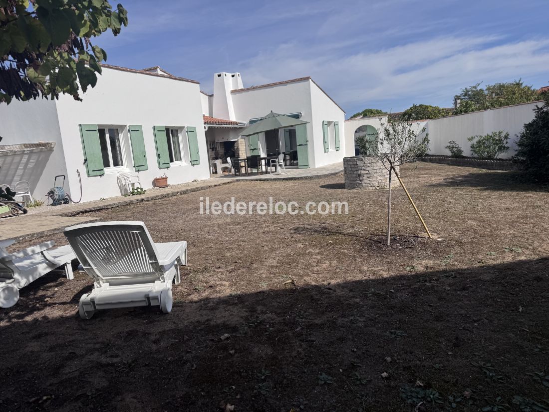 Photo 10: An accomodation located in La Couarde-sur-mer on ile de R&eacute;.