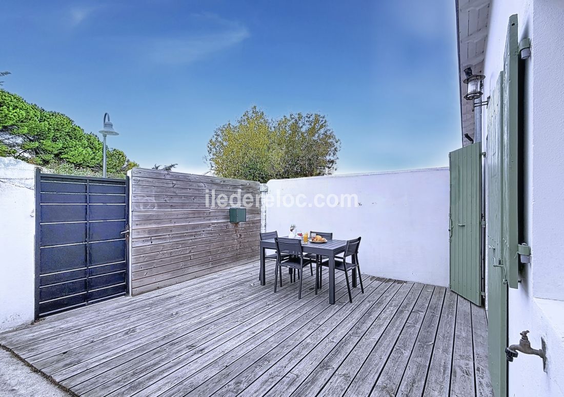Photo 11: An accomodation located in La Flotte-en-R&eacute; on ile de R&eacute;.