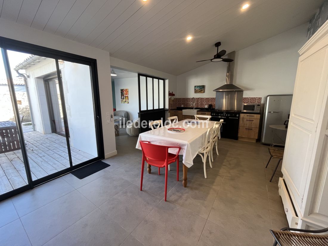 Photo 6: An accomodation located in Sainte-Marie-de-R&eacute; on ile de R&eacute;.