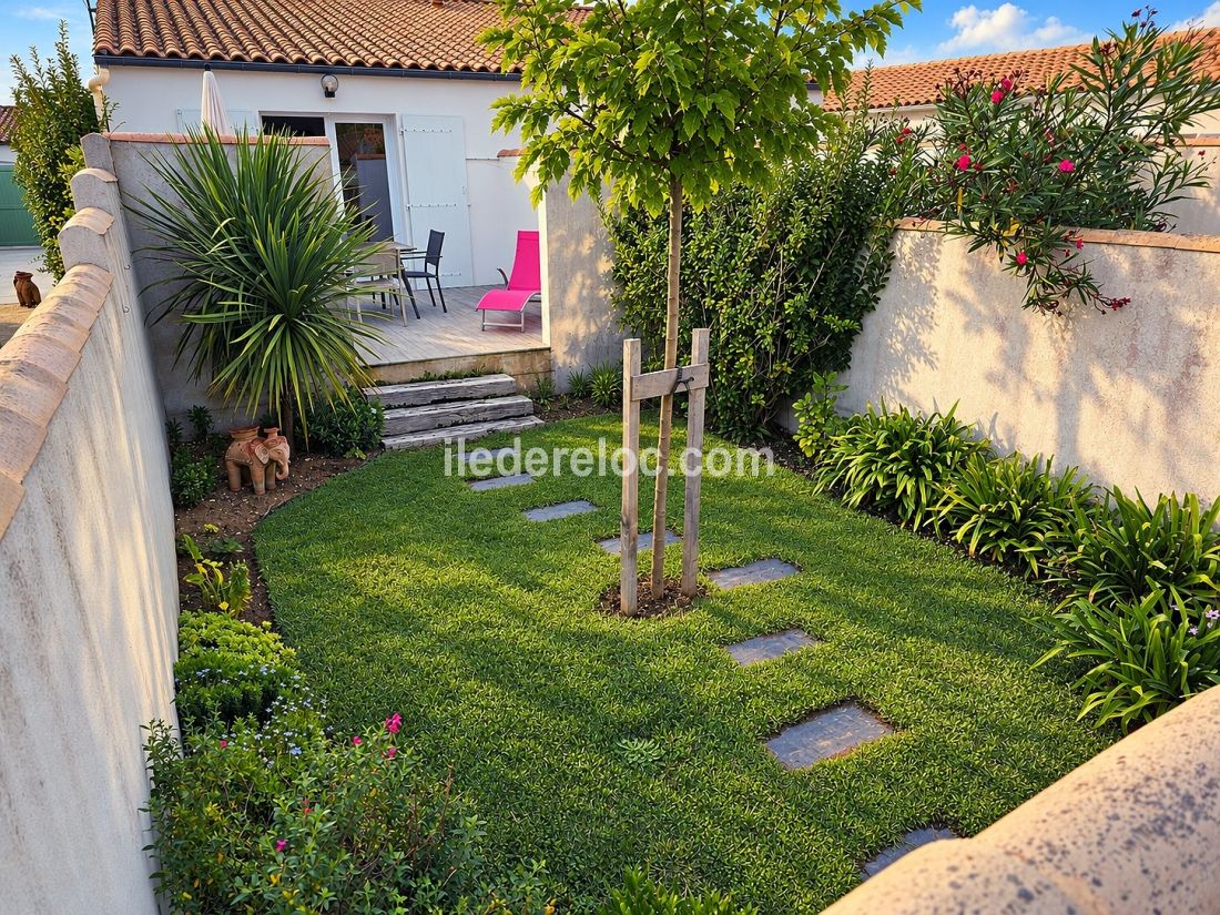 Photo 8: An accomodation located in La Flotte-en-R&eacute; on ile de R&eacute;.