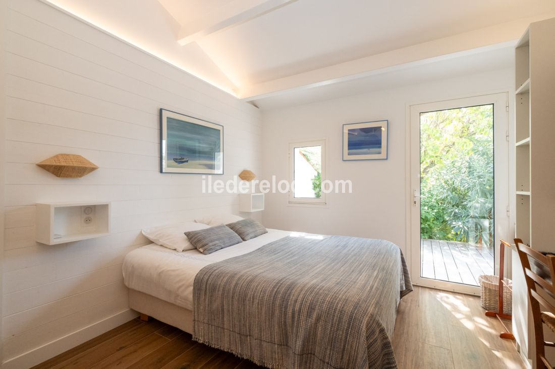 Photo 15: An accomodation located in La Couarde-sur-mer on ile de R&eacute;.