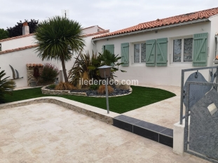 Ile de Ré:House near beach and shops