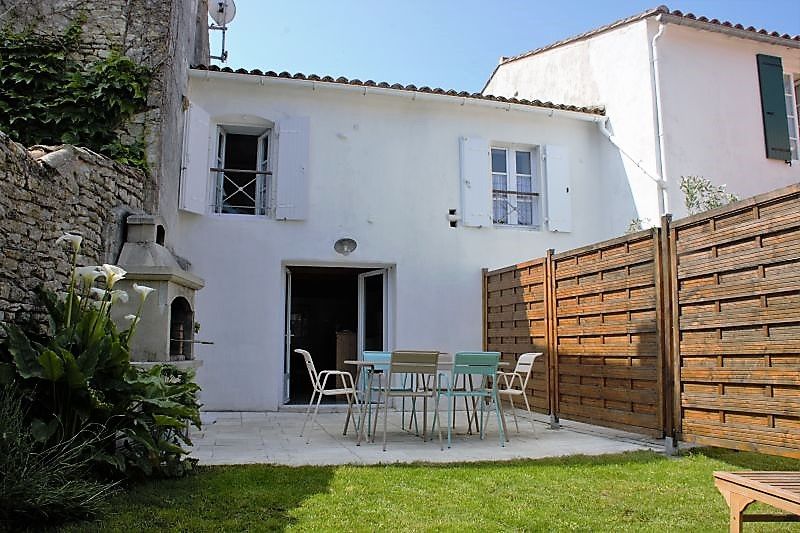 Photo 8: An accomodation located in La Couarde-sur-mer on ile de Ré.